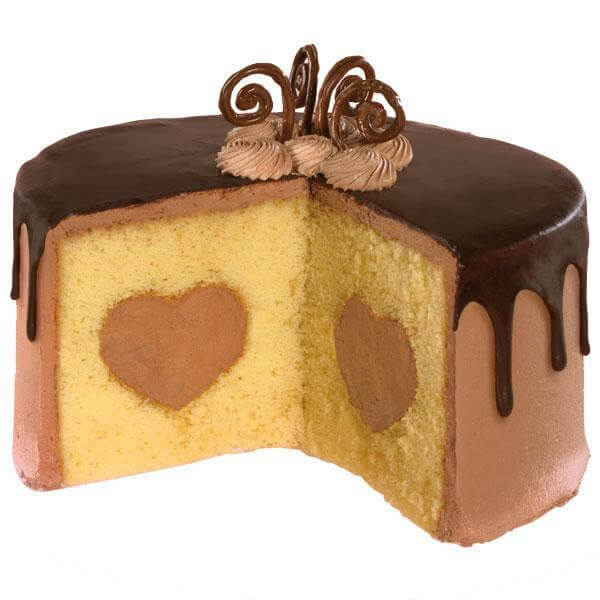 bolo em formato de coração decorado simples