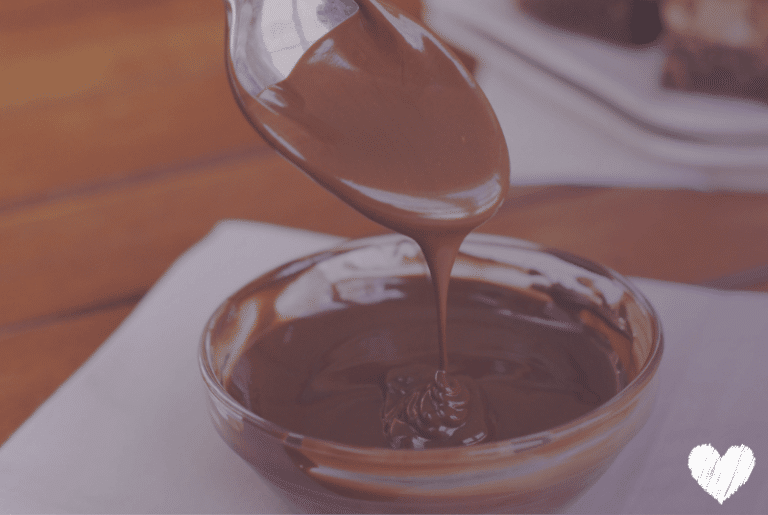 Como derreter chocolate no microondas e em banho-maria