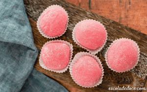 brigadeiro rosa bicho de pé