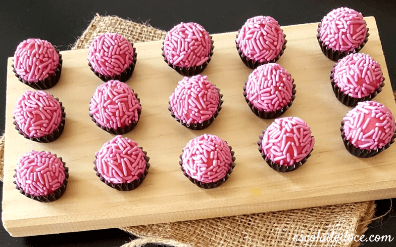 brigadeiro rosa de morango brigadeiro rosa de morango